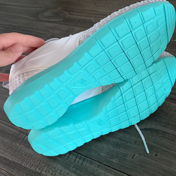 Nike Roshe - Picture 2 of 6